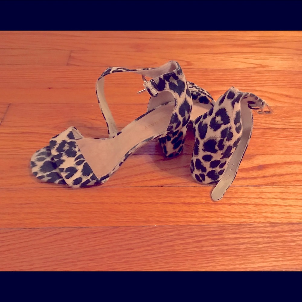 Block heel leopard shoes and with ankle buckle